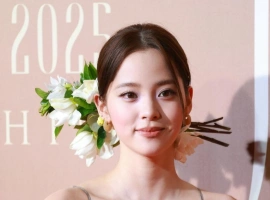 欧阳娜娜亮相2025中国时尚产业盛典红毯活动-潇洒资源分享网